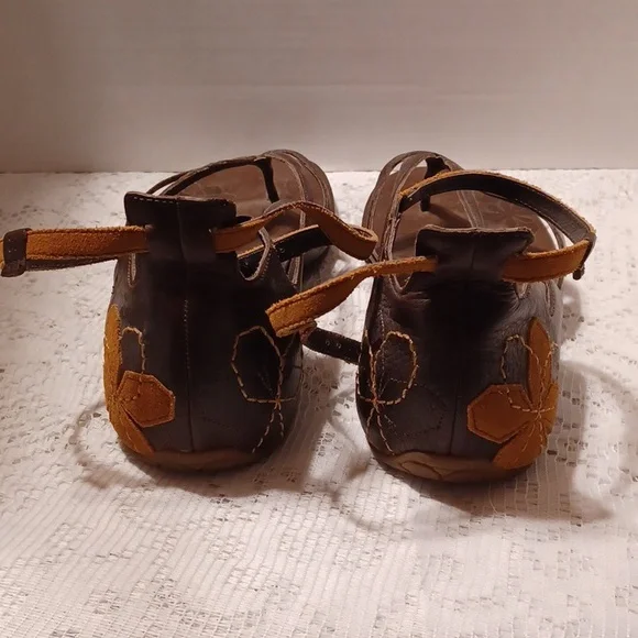 Merrell Sandles - Picture 4 of 5